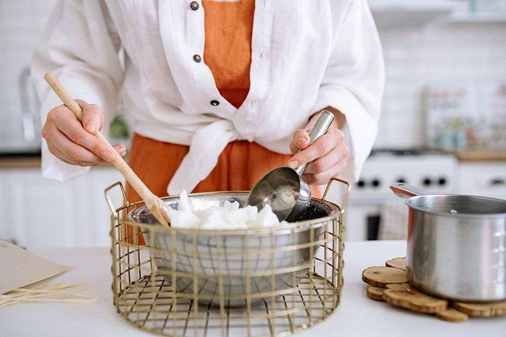 DIY Candle Making Class em uma cervejaria local em Charleston