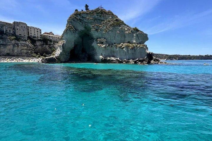 Boat tour with aperitif and stops in Tropea and Capo Vaticano
