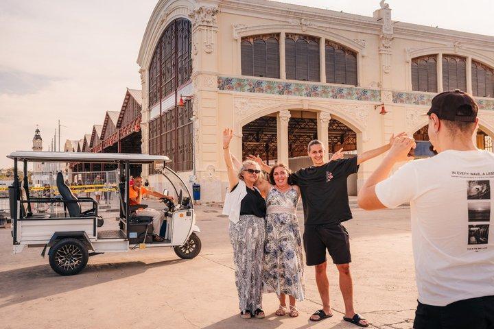 Valencia PRIVATE TOUR 1 hour explore the city by Tuk and Flow