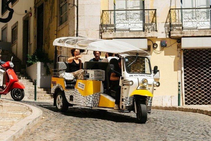Private Eco Tuk Tuk Tour through the Heart of the City