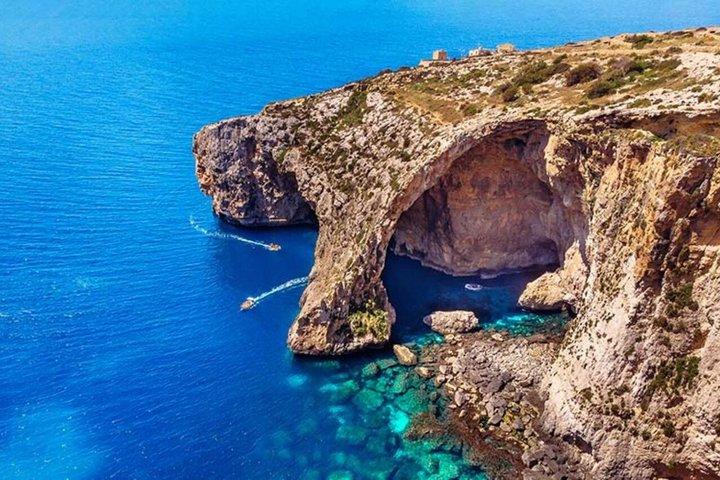 Dagstur til Cominos blå lagune med katamaran fra Malta
