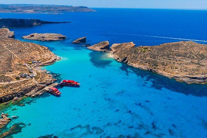 Dagstur til Cominos blå lagune med katamaran fra Malta