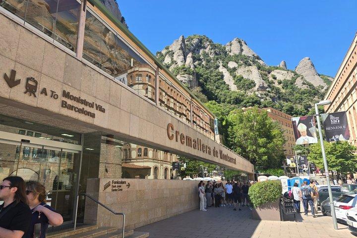 Montserrat Premium Private Day Tour with Cable Car Ride