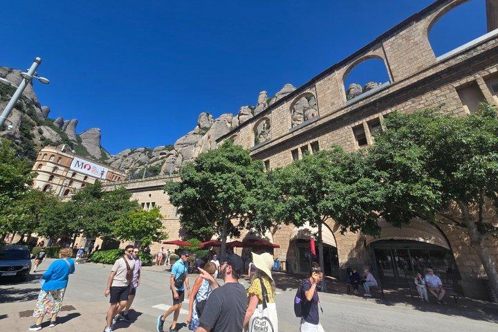 Montserrat Premium Private Day Tour with Cable Car Ride