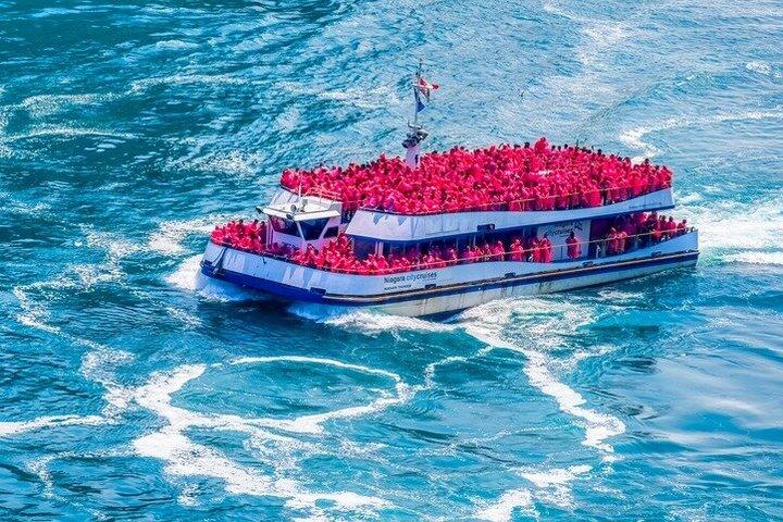 トロント発ナイアガラの滝小グループ日帰りツアー(ボートクルーズ付き)