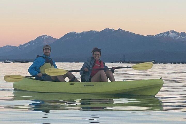 Sunset Kayak Tour em Tahoe City para 2 pessoas