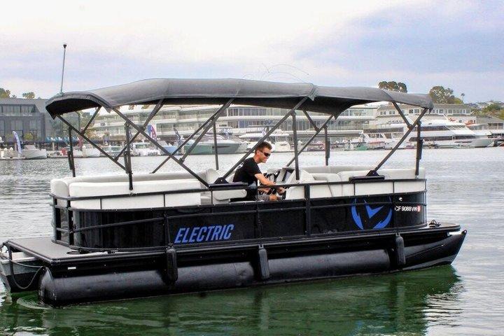 Pontoon WX E-Boot mieten in Newport Beach