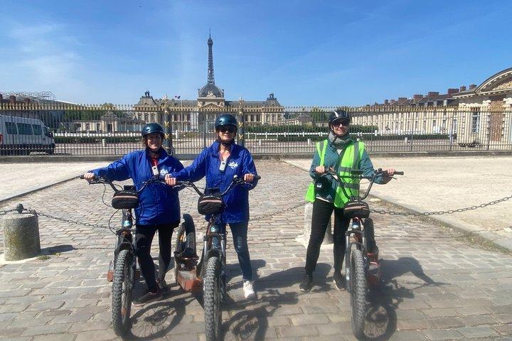 Parijs per elektrische scooter. Een leuke en originele rondleiding.