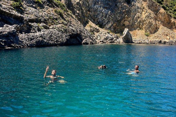 Boottocht in Sesimbra: grotten en snorkelen met een lokale gids.
