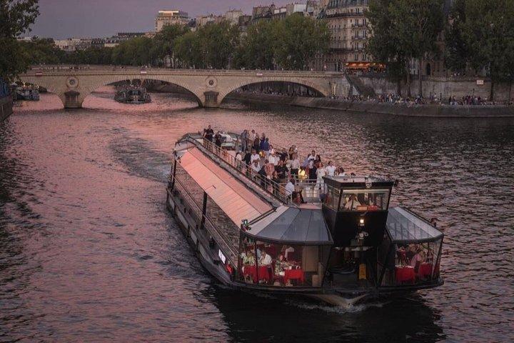 Flexibel ticket voor een rondvaart over de Seine met meertalige audiogids.