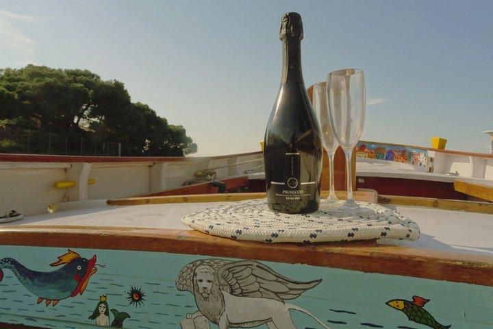 Venezia Tramonto in barca tipica veneziana con prosecco