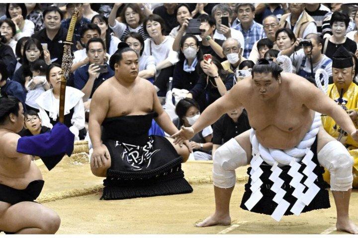 Sumo Regional Exhibition Tour with an English-Speaking Guide