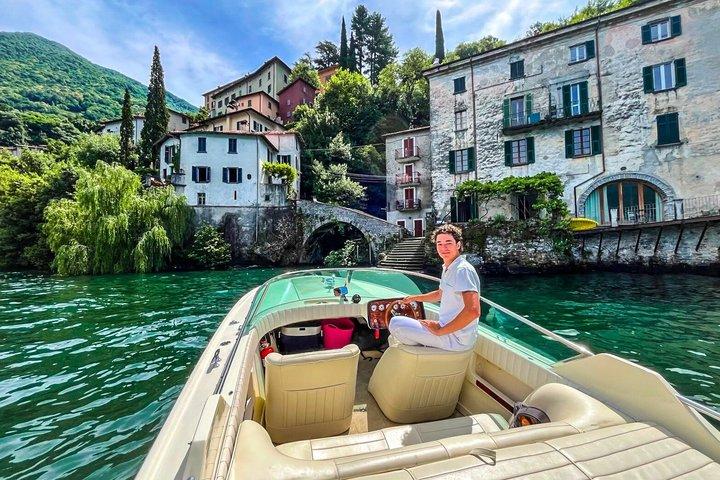 Paseo en barco por el lago de Como con una embarcación emblemática y de lujo.