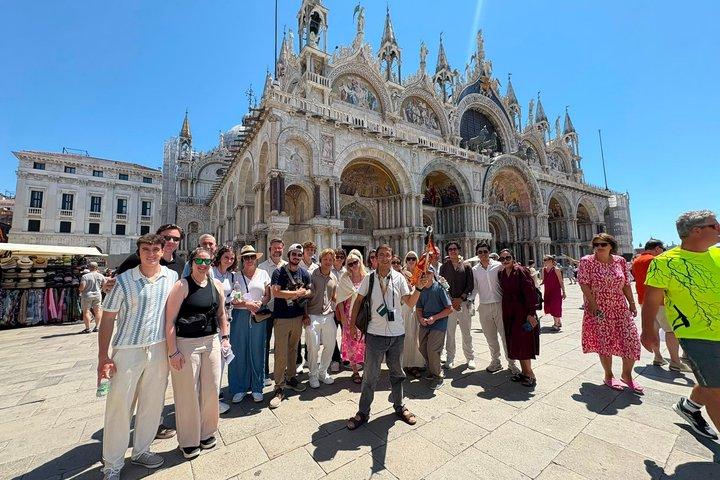 Saint Mark Basilica Guided Tour with Glass Factory Demonstration