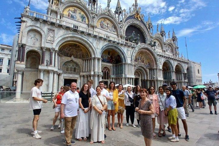 Saint Mark Basilica Guided Tour with Glass Factory Demonstration