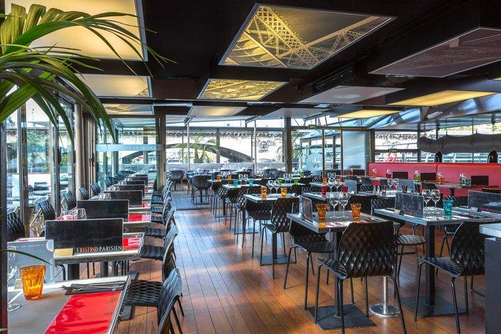 Ristorazione con vista sulla Torre Eiffel presso Le Bistro Parisien Paris Seine