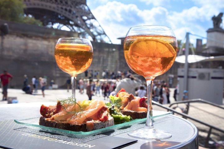 Ristorazione con vista sulla Torre Eiffel presso Le Bistro Parisien Paris Seine