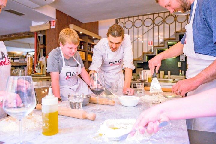 La via italiana: Corso di Pizza e Gelato con Vino Illimitato
