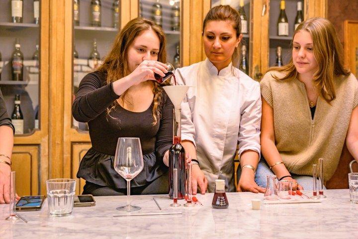 Miscelare il proprio vino: Un laboratorio unico di vinificazione a Firenze
