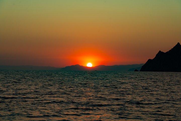 Tour en barco al atardecer y aperitivo en Cinque Terre desde Monterosso