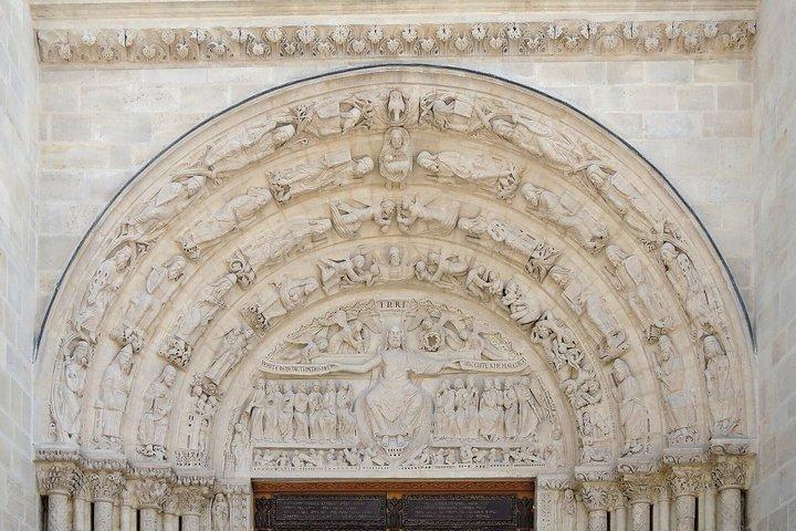 Entrada a la Catedral Basílica de Saint Denis en París