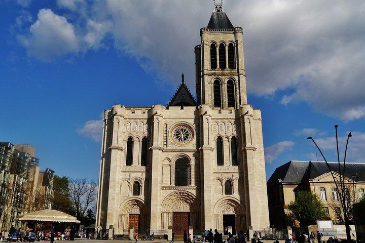 Entrada a la Catedral Basílica de Saint Denis en París