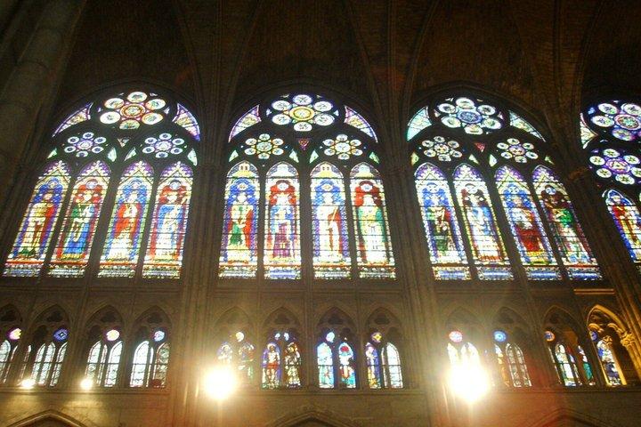 Entrada a la Catedral Basílica de Saint Denis en París