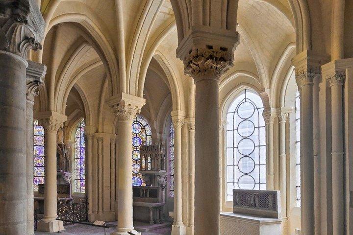 Entrada a la Catedral Basílica de Saint Denis en París