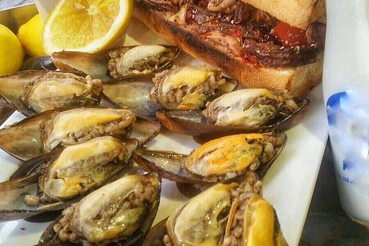 イスタンブールストリートフードを味わい、ガイドと隠れた歴史を発見