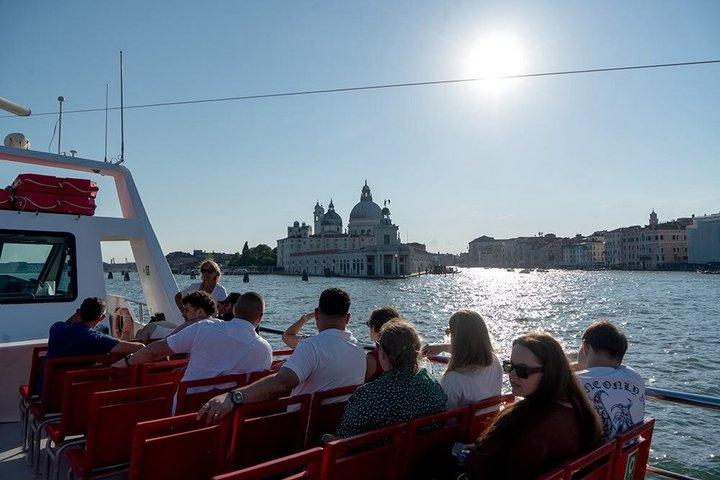 Sunset Lagoon Cruise with Venetian Aperitif & Music