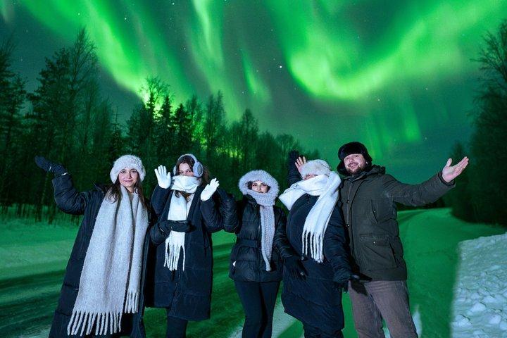 Rovaniemi chasse aux aurores boréales avec un photographe professionnel