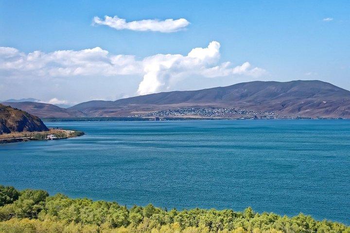 Excursión privada de 6-7 horas a Tsaghkadzor, Kecharis, lago Sevan, Sevanavank desde Ereván