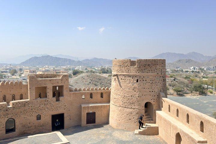 Fujairah East Coast Tour from Dubai with Mosque Fort and Beach