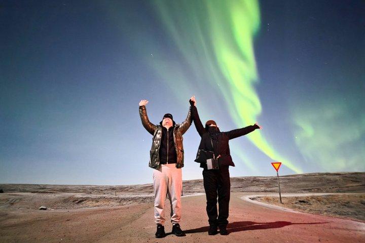 Visite d'une aurore boréale en Islande Expérience magique de nuit d'hiver