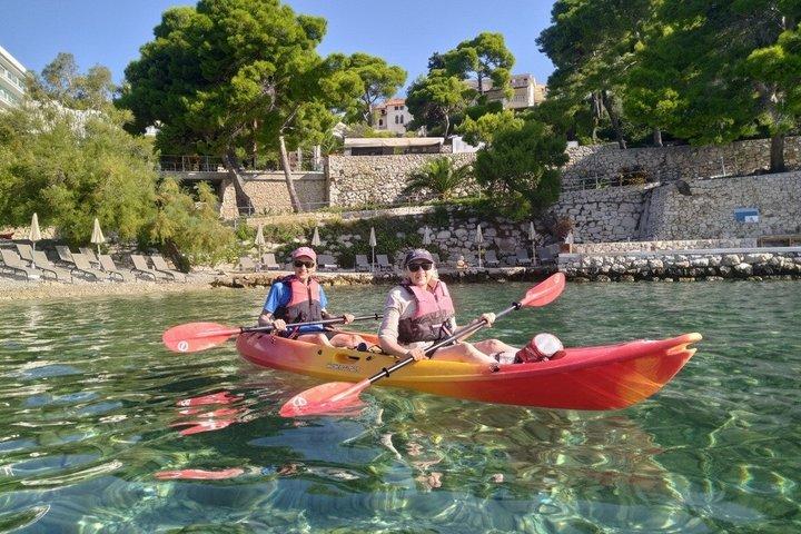 Privat halvdagskajakupplevelse i Hvar och Pakleniöarna
