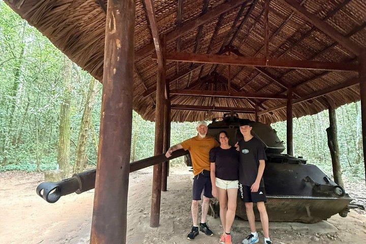 Autênticos túneis de Cu Chi e experiência de dia inteiro no Delta do Mekong