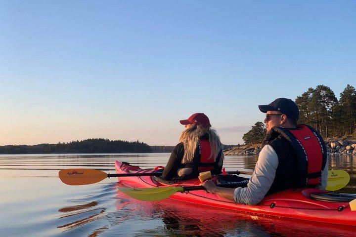 Sunset Kajaktur i Stockholms skärgård + Svensk Fika