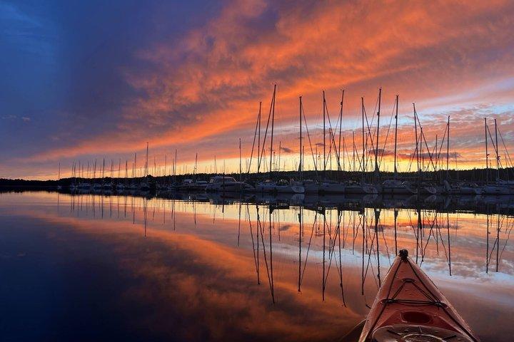 Sunset Kajaktur i Stockholms skärgård + Svensk Fika