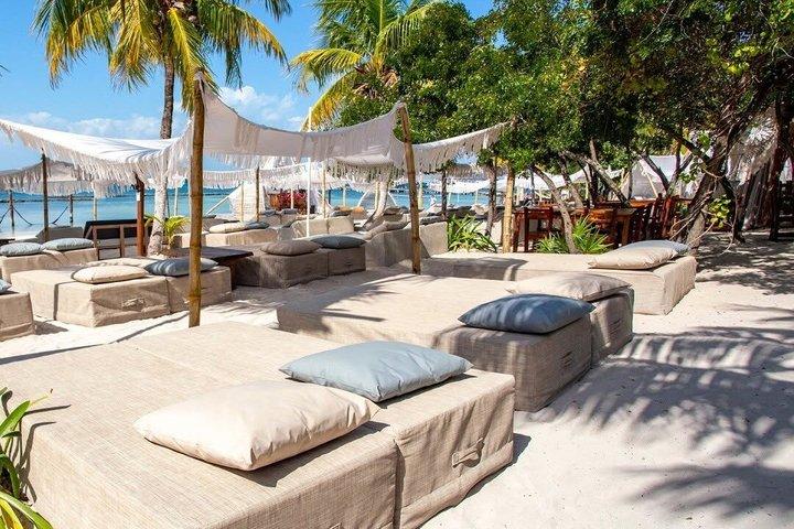 Endast vuxna Katamaran, Isla Mujeres Party! Avgångar från Cancun