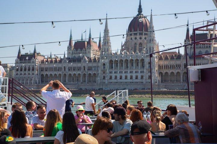 Budapest Danubio Crucero nocturno o atardecer de 1 hora con audioguía