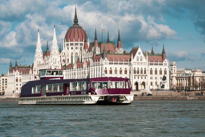 Budapest Danubio Crucero nocturno o atardecer de 1 hora con audioguía