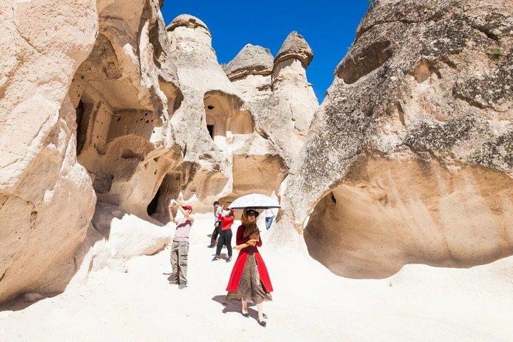 Cappadocia Red Tour Fairy Chimneys and Love Valley com almoço
