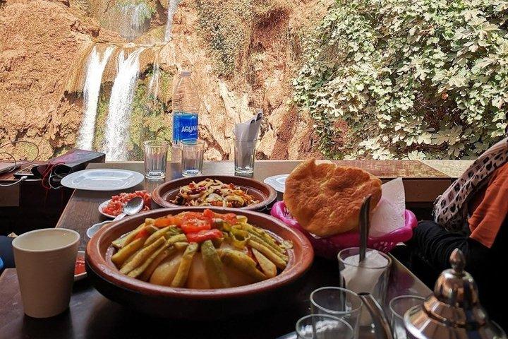 Excursión de un día a las cascadas de Ouzoud con guía y paseo en barco