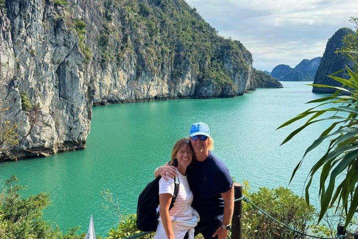 Hanoi : Bai Tu Long Bay 5.5 - Crucero panorámico de una hora con almuerzo y cueva