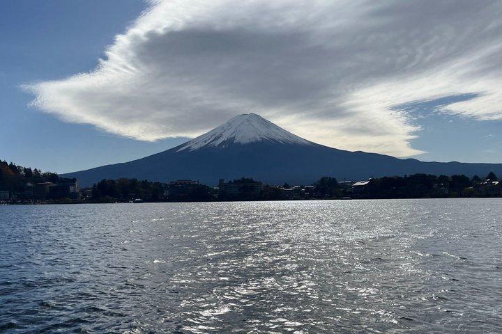Chureito pagoden och fem sjöar i Mt Fuji