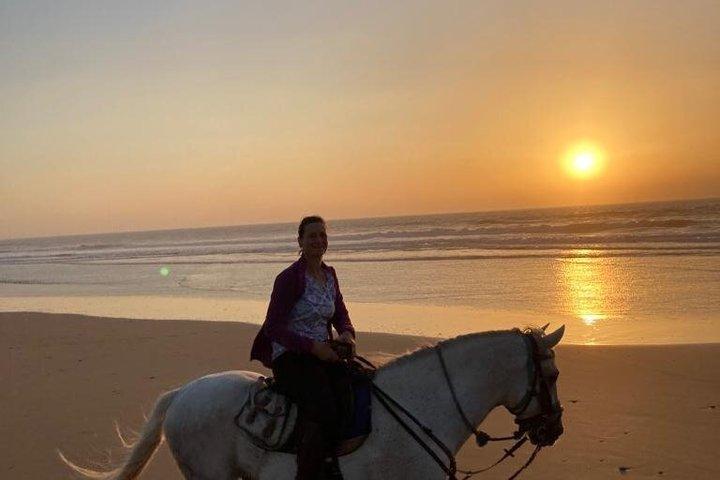 2 - Hour Beach & Dunes Horse Ride in Essaouira (dia ou pôr do sol)