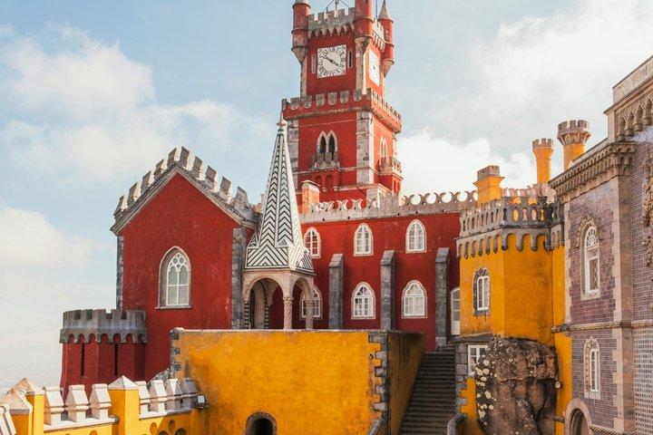 Lissabon: Kleingruppentour nach Sintra und Cascais inklusive Eintrittskarte für den Palácio da Pena
