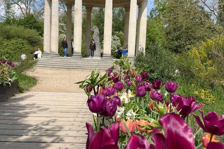 Visit of Versailles Jardins Trianon and entrance to the Castle
