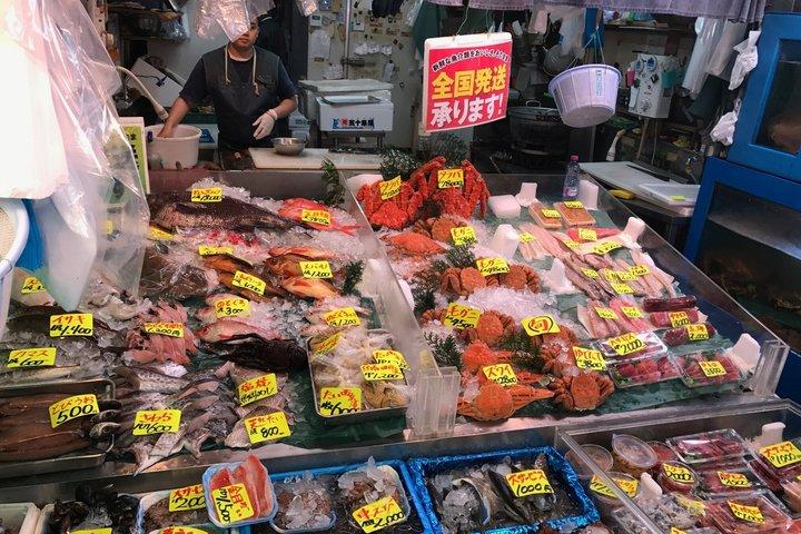 Tokyo Tsukiji Fish Market Food Tour with 6+ Food Tastings