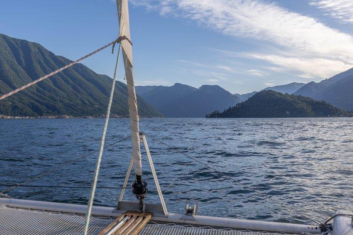Excursión compartida en catamarán de 4 horas por el lago de Como - desde Tremezzo